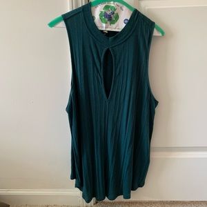 Green keyhole top